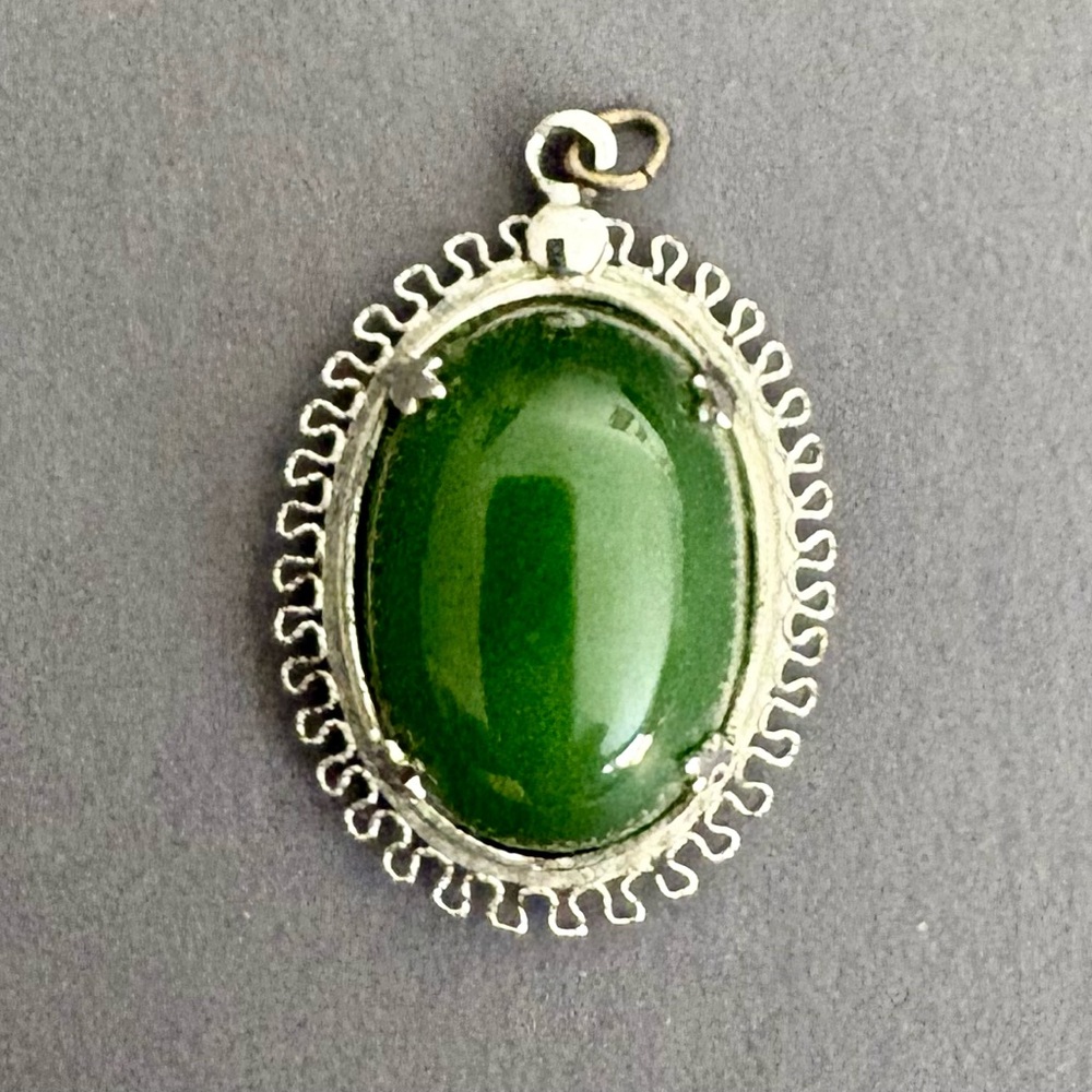 Vintage Sterling Silver Jade Pendant